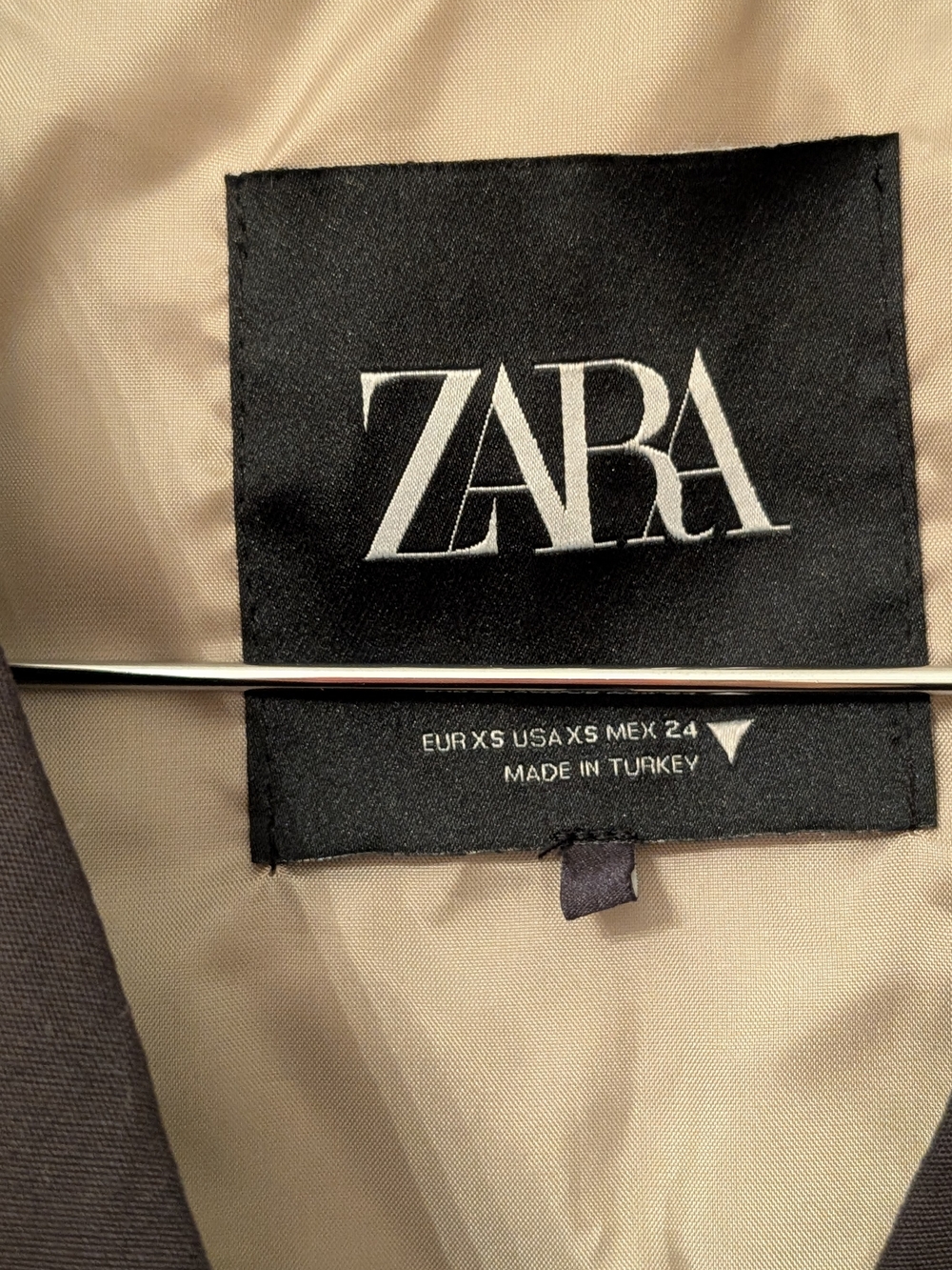 ZARA Button Up Vest - Picture 2 of 3